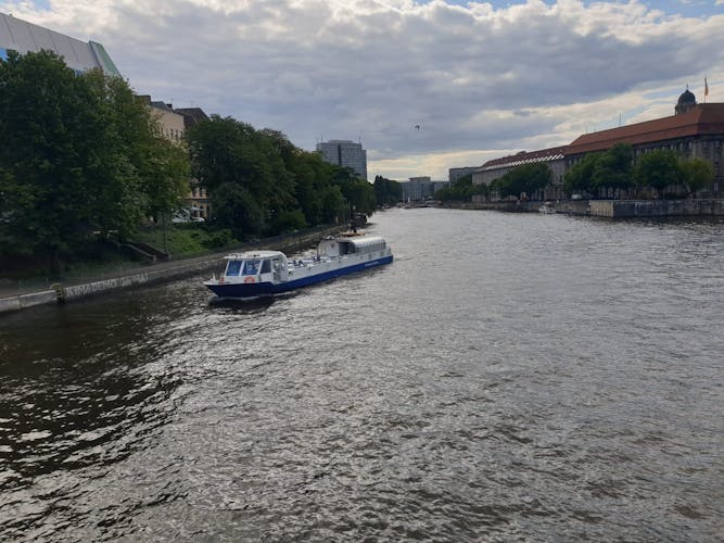 Berlin dinner cruise with 3 - course menu