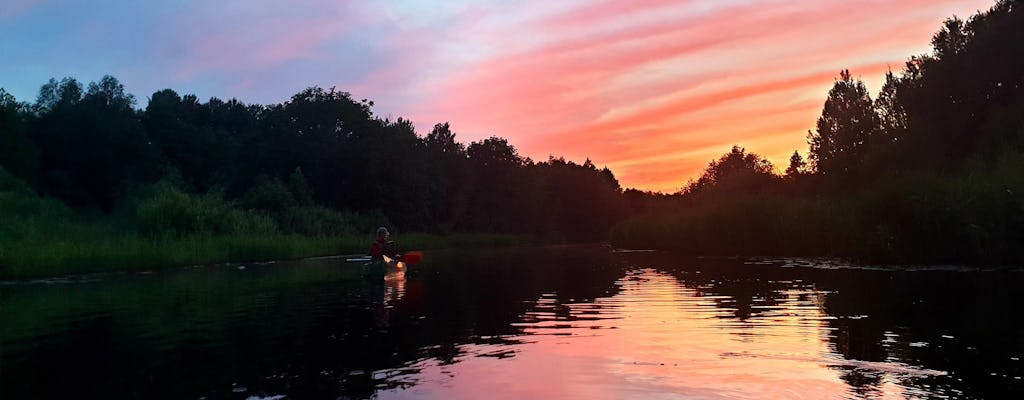 Paseo nocturno y tour en canoa desde Pärnu