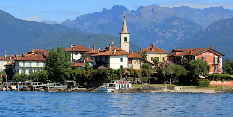 Isola Bella and Isola dei Pescatori boat transfer