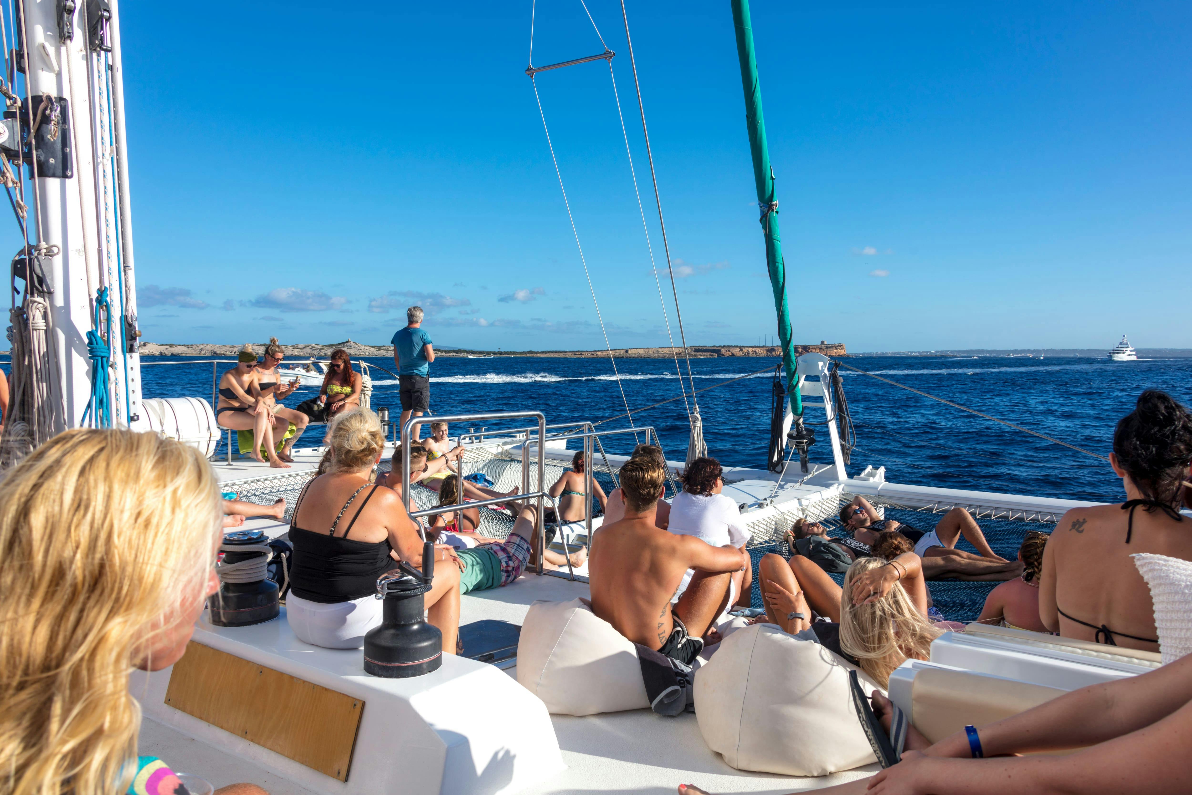 Formentera en s'Espalmador Catamaran Cruise met BBQ