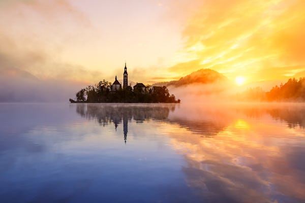 Full-day Lake Bled and beekeeping tradition premium tour
