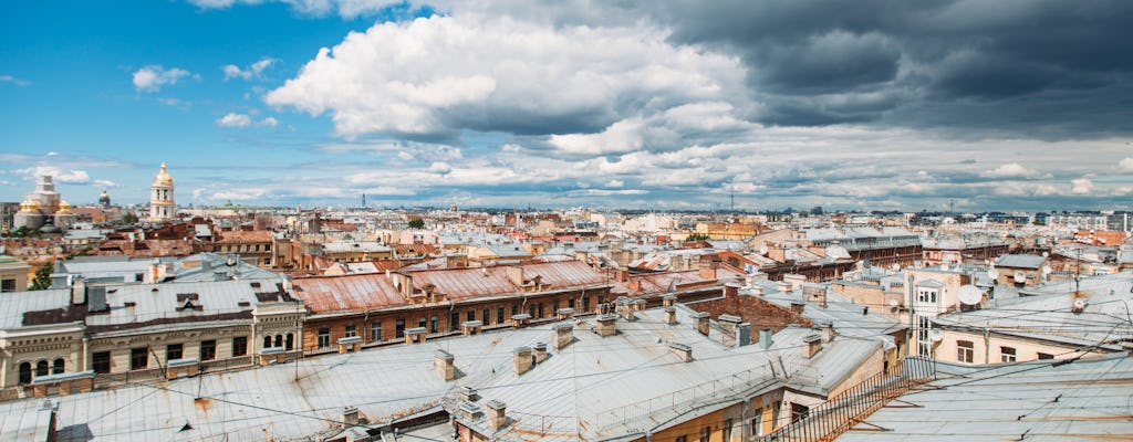 Excursión en la azotea en el centro histórico de San Petersburgo.