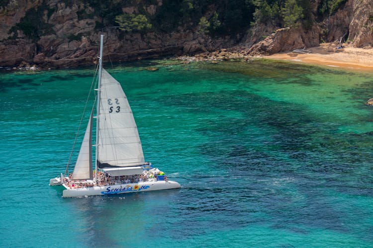 Catamaran cruise for groups in Costa Brava