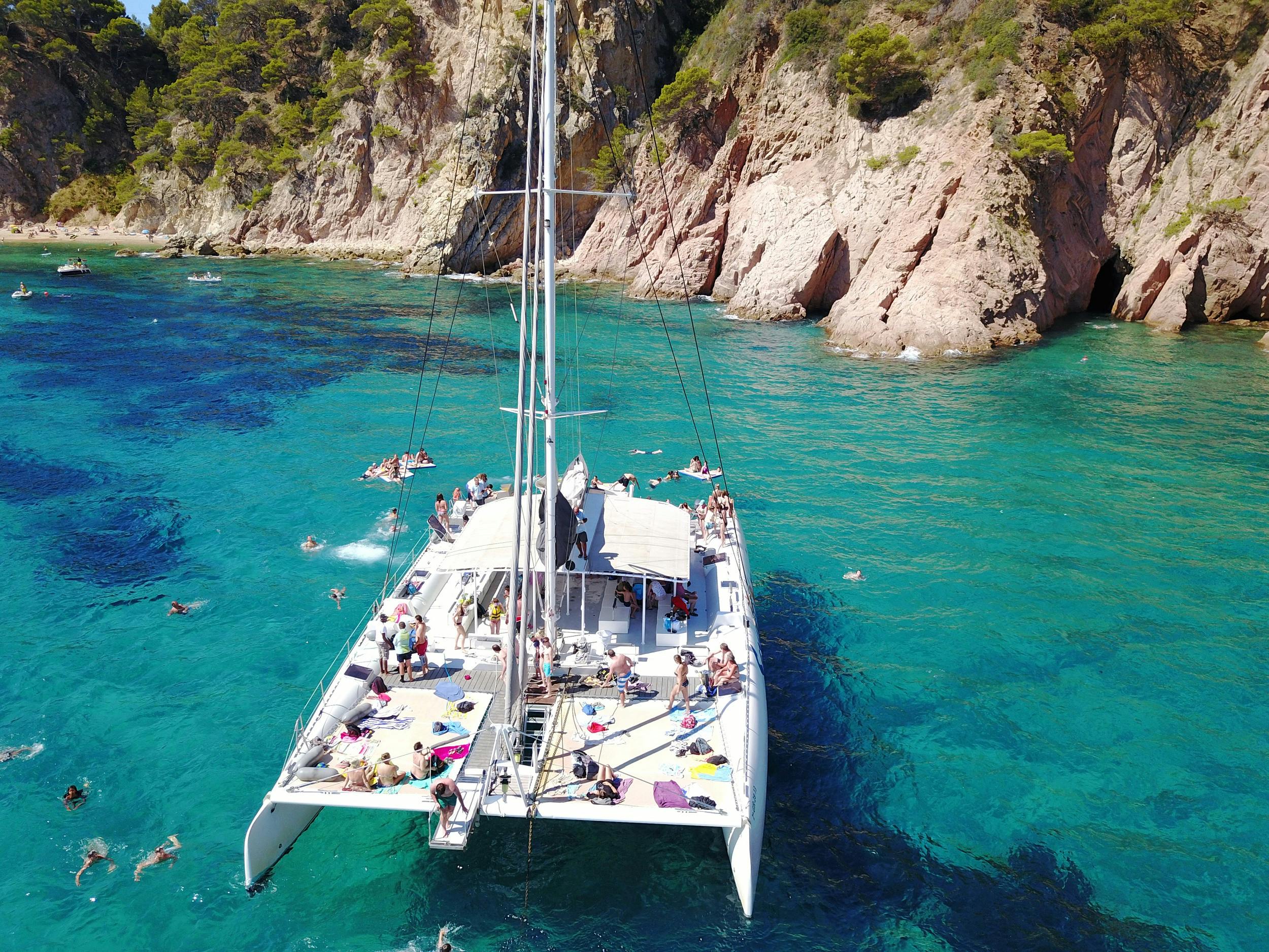 Croisière en catamaran pour groupes sur la Costa Brava