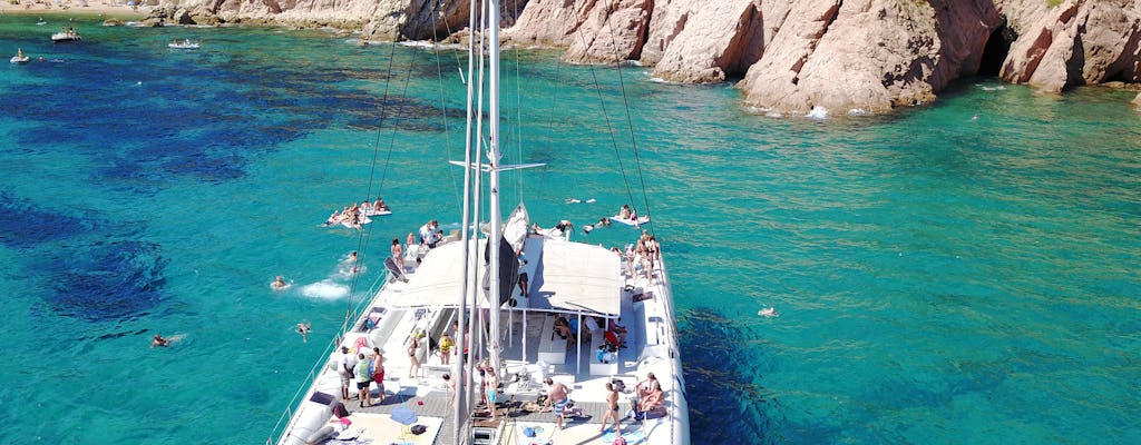 Cruzeiro de catamarã para grupos na Costa Brava