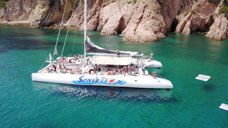 Catamaran cruise for groups in Costa Brava