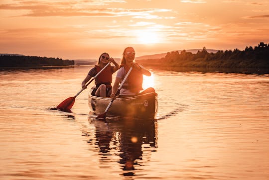 Aventura de canoagem no rio em Rovaniemi