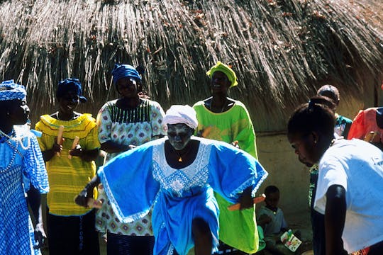Passeio noturno pela vila na mata no Senegal com churrasco em Saly ou Somone