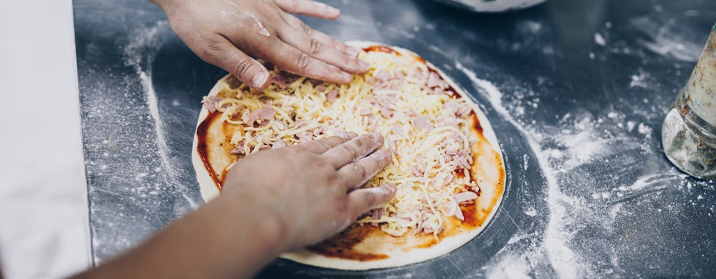 Local market tour and pizza making class in Rome