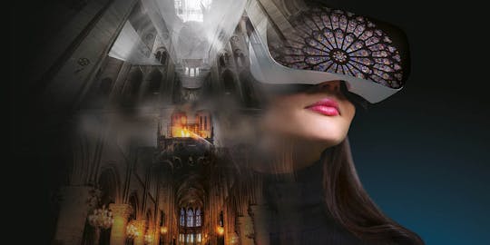 Flyview virtual reality-ervaring in de Notre-Dame, voor en na de brand