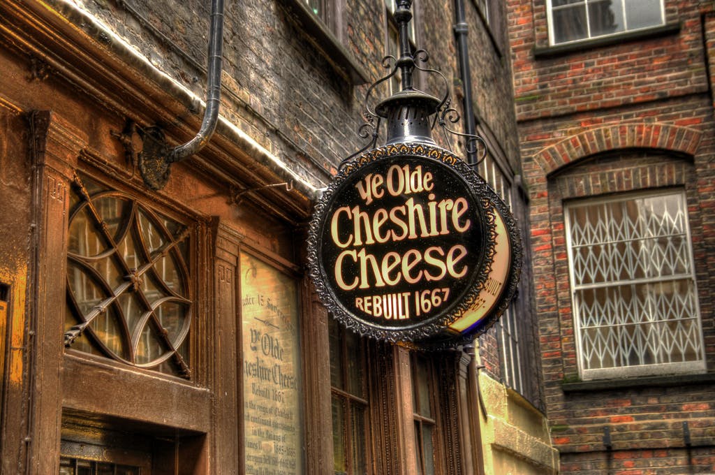 Historic London pubs private walking tour