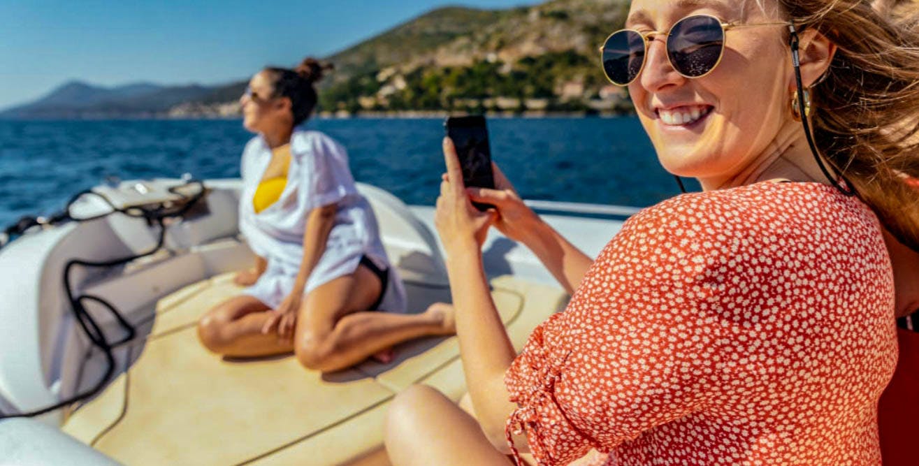 Passeio de barco privado com mergulho com snorkel nas ilhas Elaphiti saindo de Dubrovnik