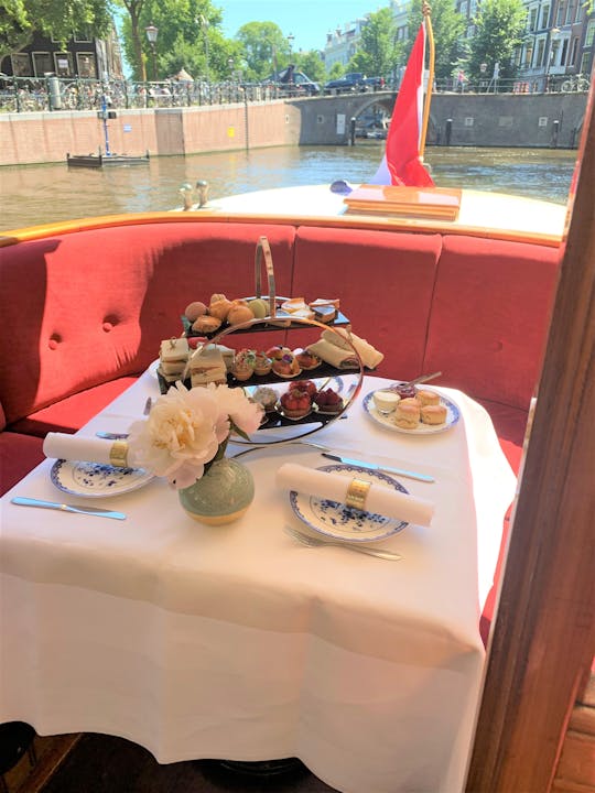 Paseo en barco con té de la tarde en Ámsterdam