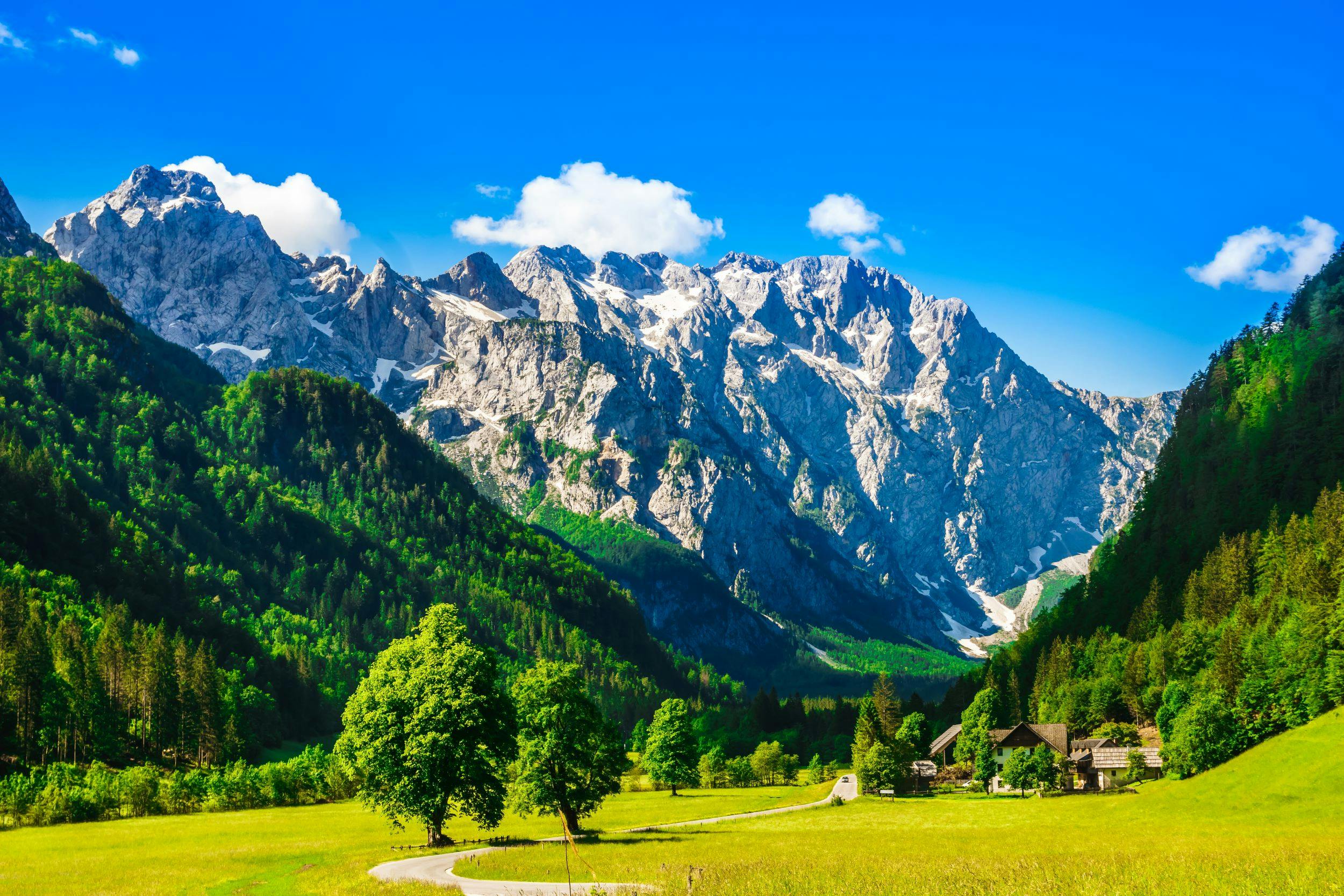 Caminhada alpina no vale de Logar e conto de fadas saindo de Lubliana