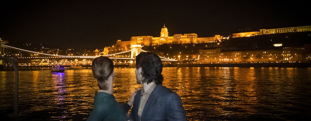 Cena ungherese con giro in barca sul Danubio