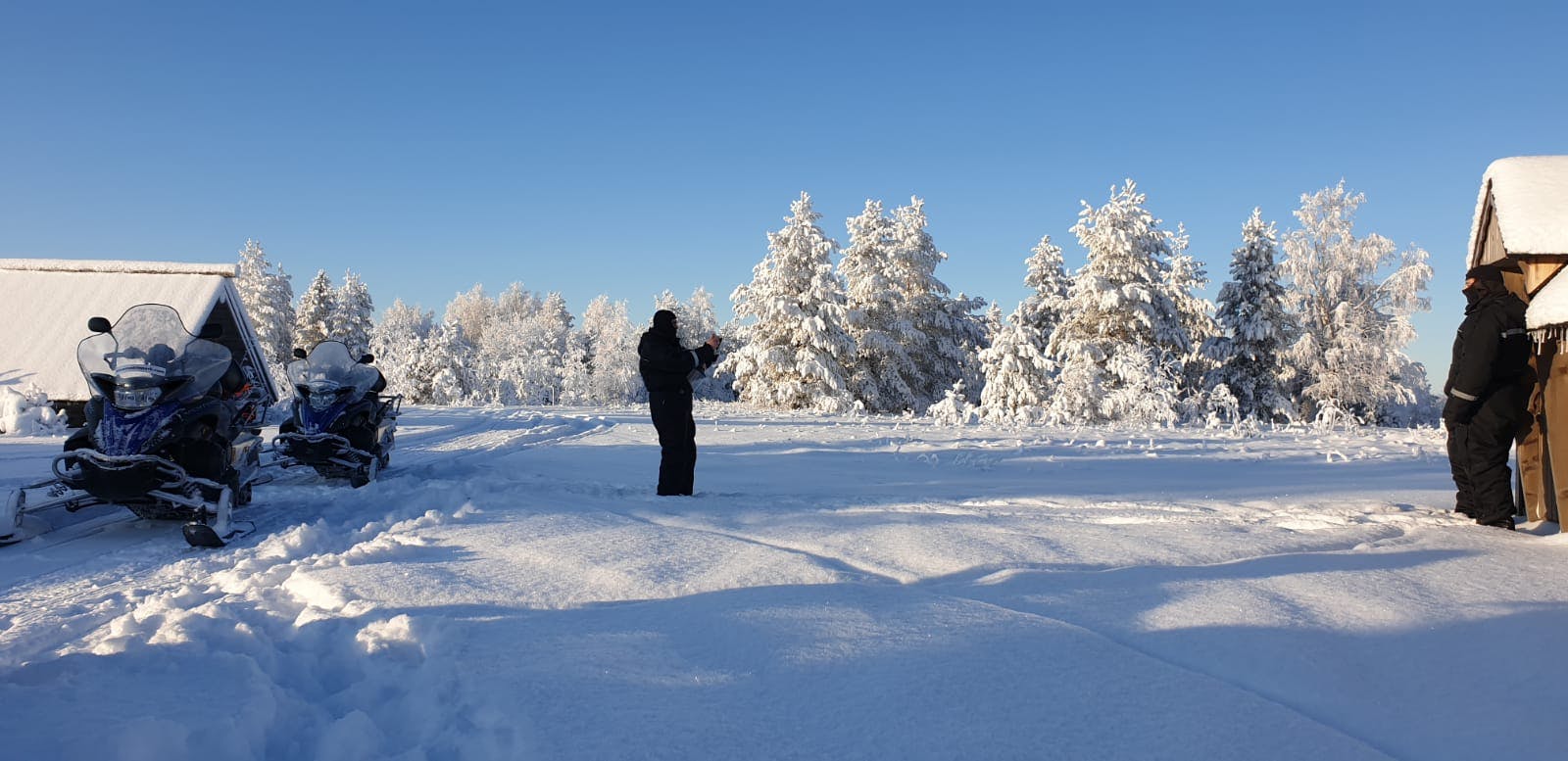 Largo safari en moto de nieve (70 km) en Laponia