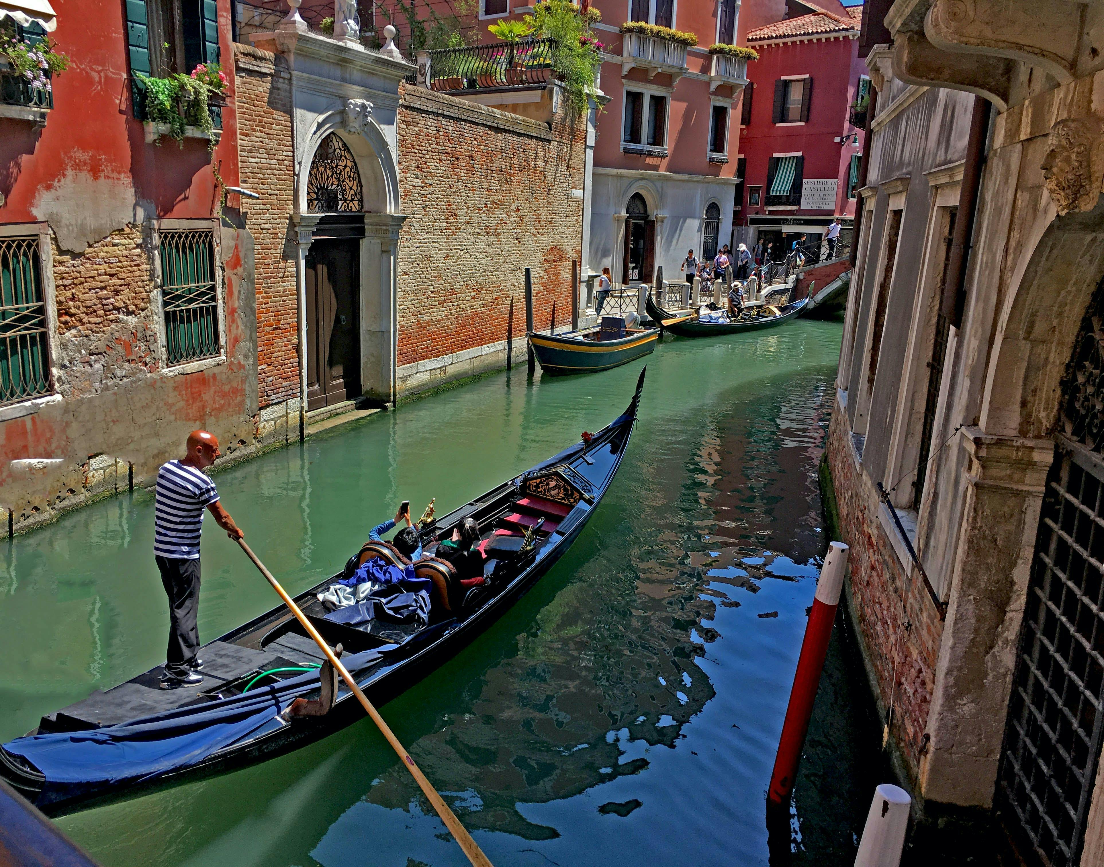 Falling in Love Venice Gondola Ride and Romantic Dinner Musement