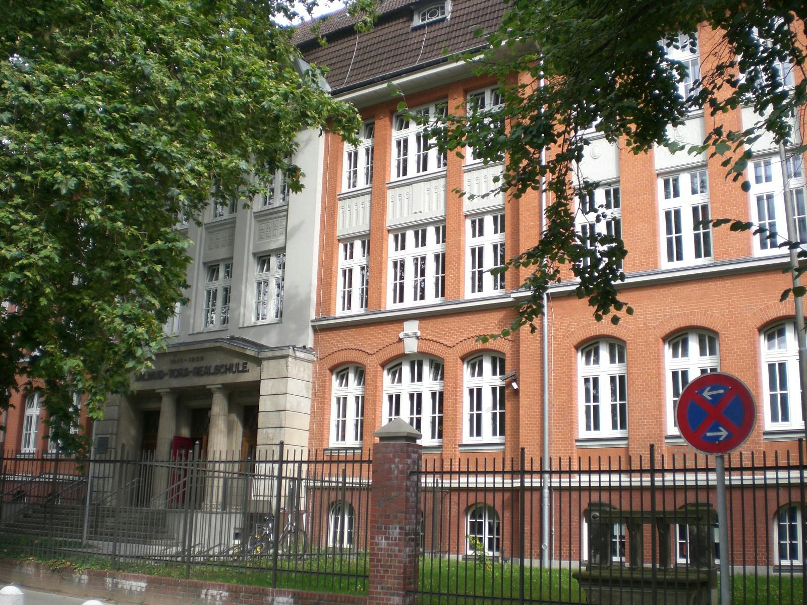Guided tour of Jewish life in Hamburg's district Grindelviertel
