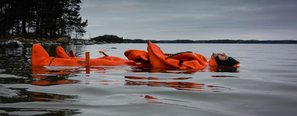 Überlebensanzug schwimmende Erfahrung