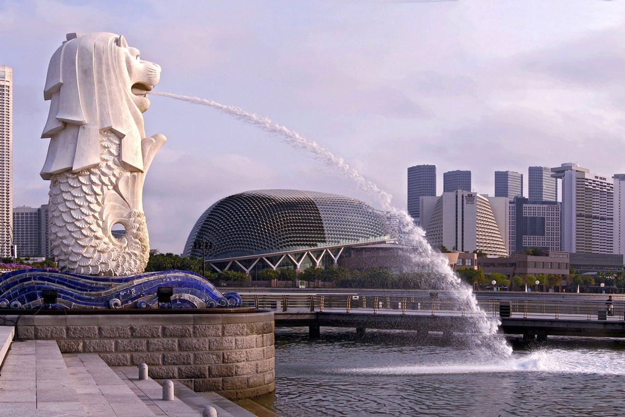 Small-group Singapore history and culture tour with river cruise