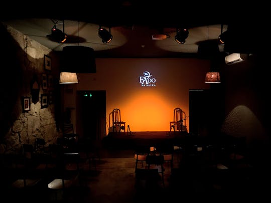 Espectáculo de fado en vivo con vino de Oporto