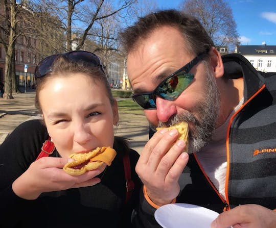 Private Oslo street food quiz by e-scooter