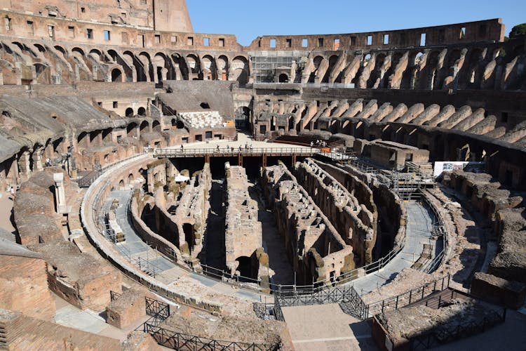 Complete tour of Rome with luxury transfers, Vatican, Colosseum, and fountains