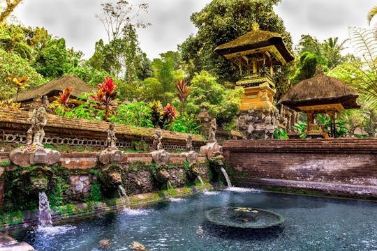 Reliquias antiguas de Ubud de día completo