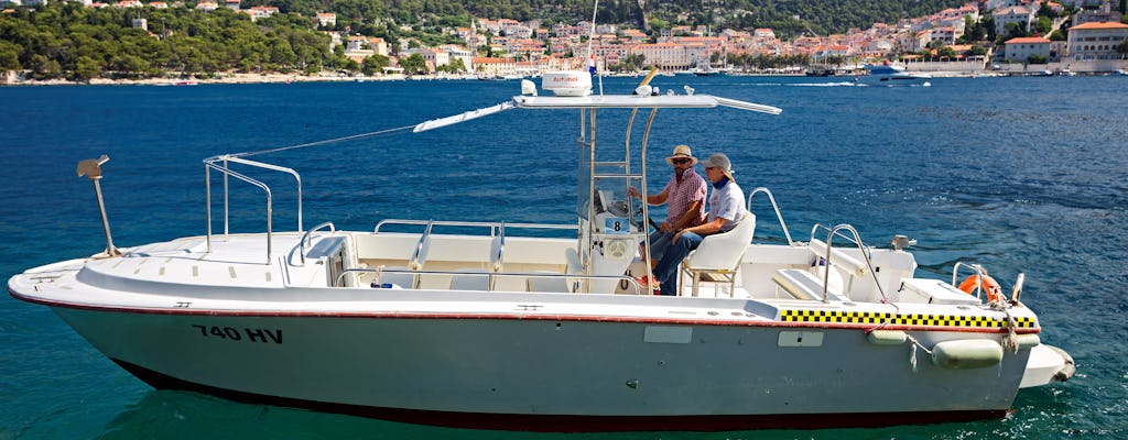 Passeio de lancha privada para a caverna Blue e Green de Hvar