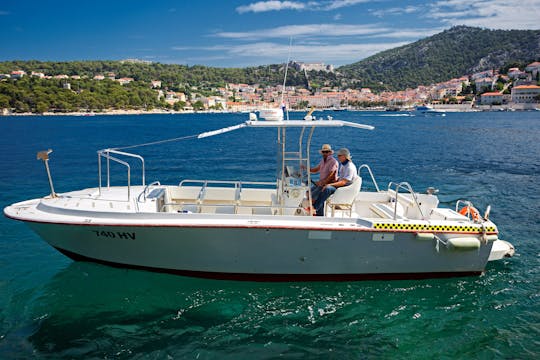 Passeio de lancha privada para a caverna Blue e Green de Hvar