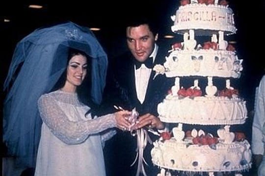Bendito por la ceremonia de Elvis