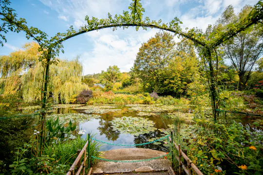 Versailles and Giverny in a Day from Paris