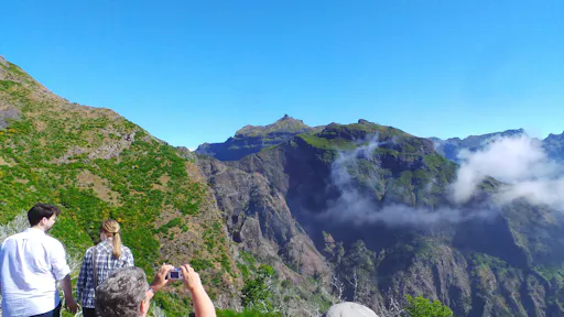 Cliffs & Valleys 4x4