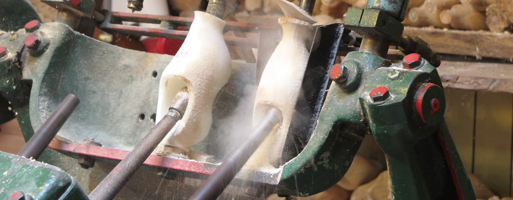 Laboratorio di zoccolatura e tour del formaggio