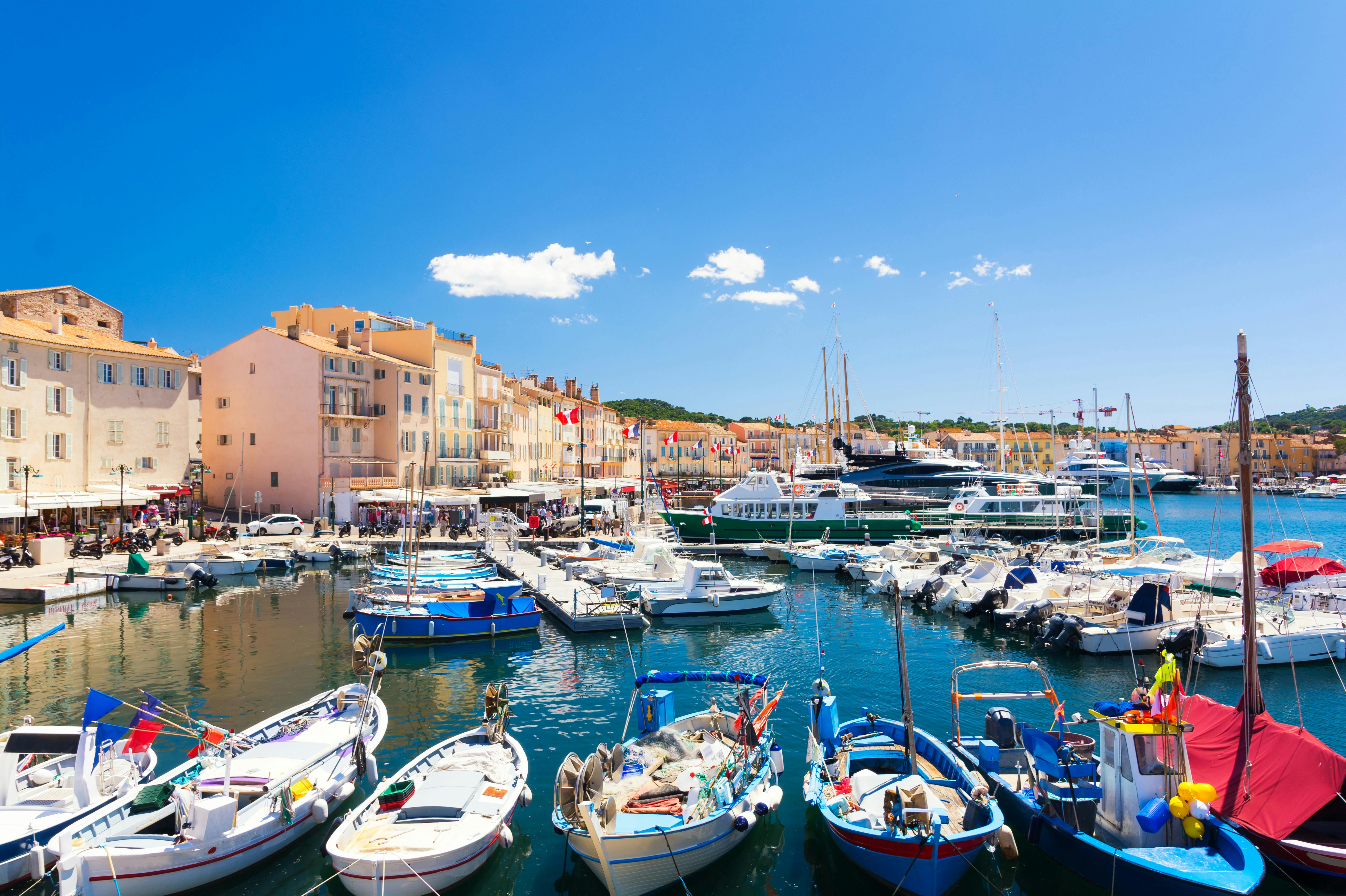 Viaje privado desde el puerto de St Tropez a las ciudades circundantes.