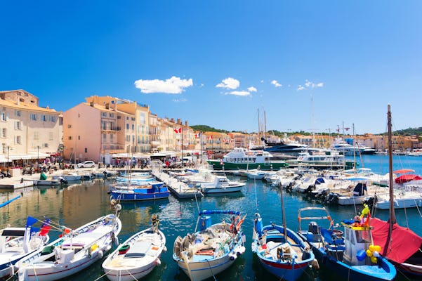 Viaje privado desde el puerto de St Tropez a las ciudades circundantes.