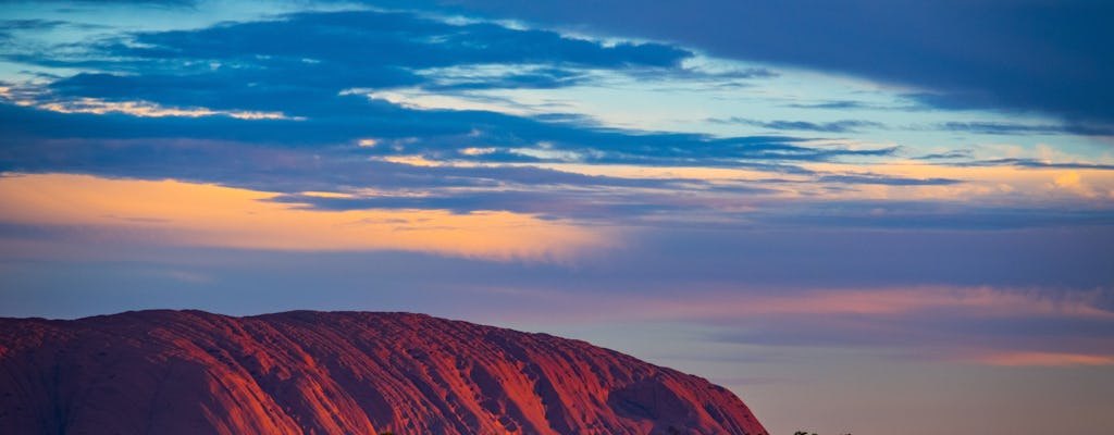 Locais sagrados de Uluru e pôr do sol com churrasco