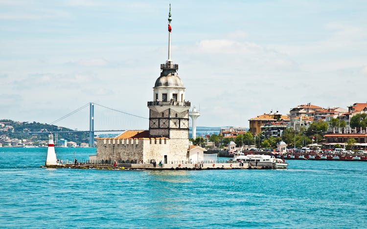 Bosphorus boat tour and audio guide app