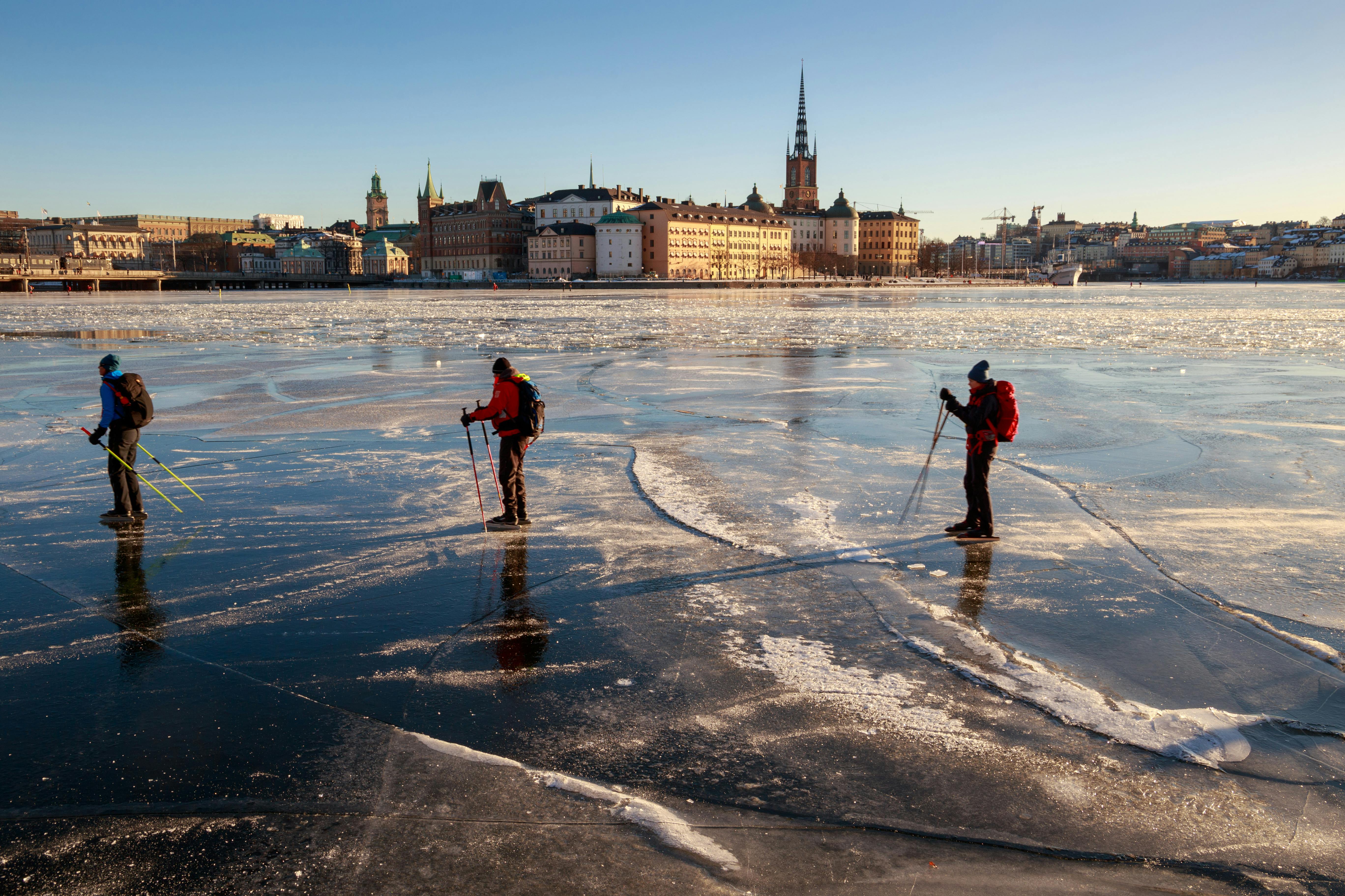 Advanced Nordic ice skating tour around Stockholm