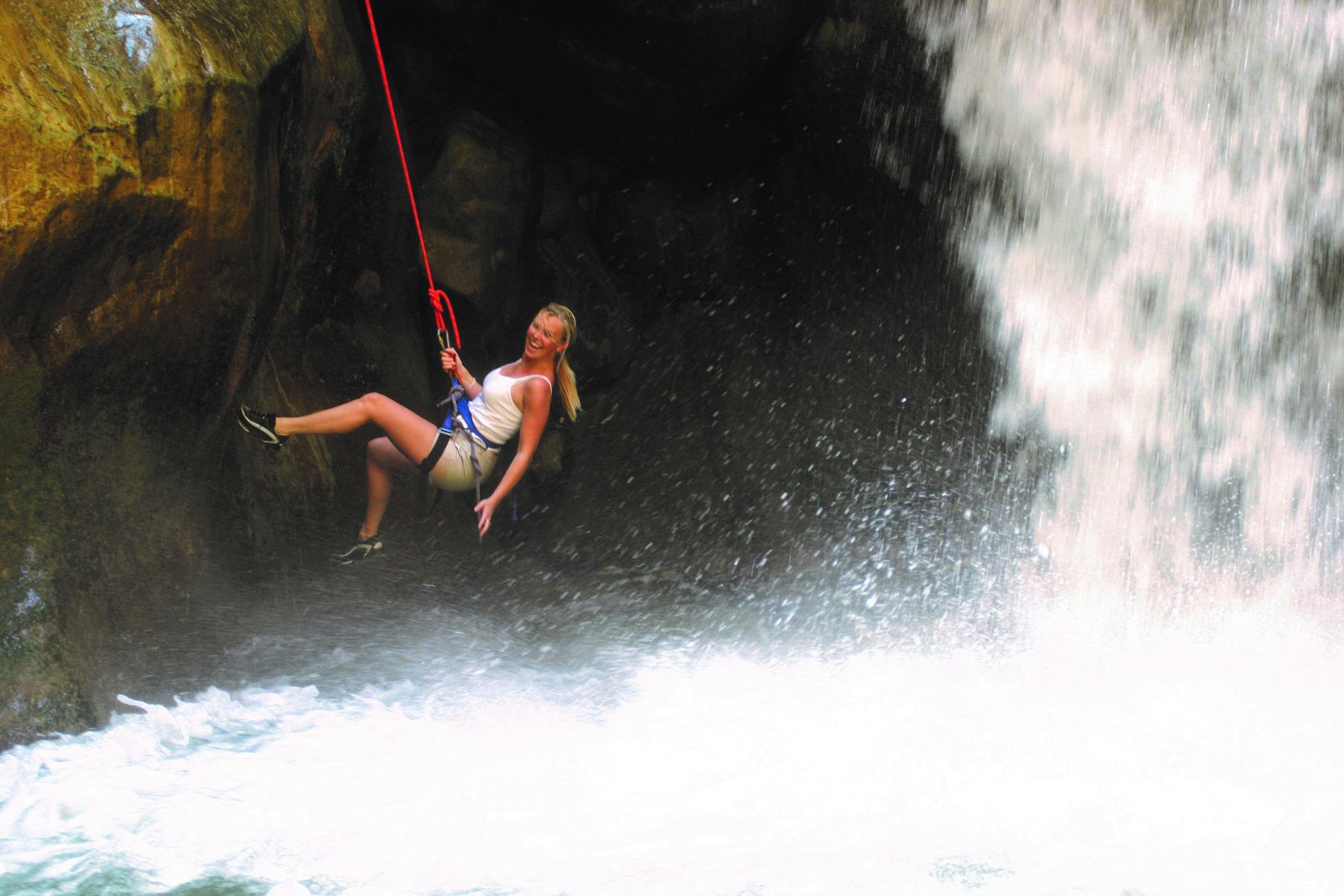 Experiencia de senderismo en el sendero Wadi Mujib Siq