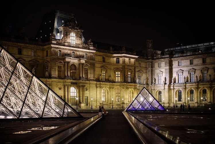 Private photography tour through Paris, the city of lights