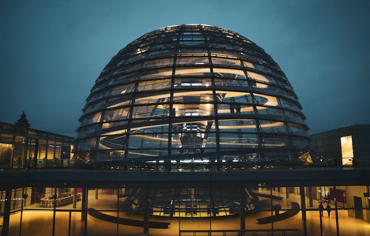 Private photography tour through Berlin the city of lights