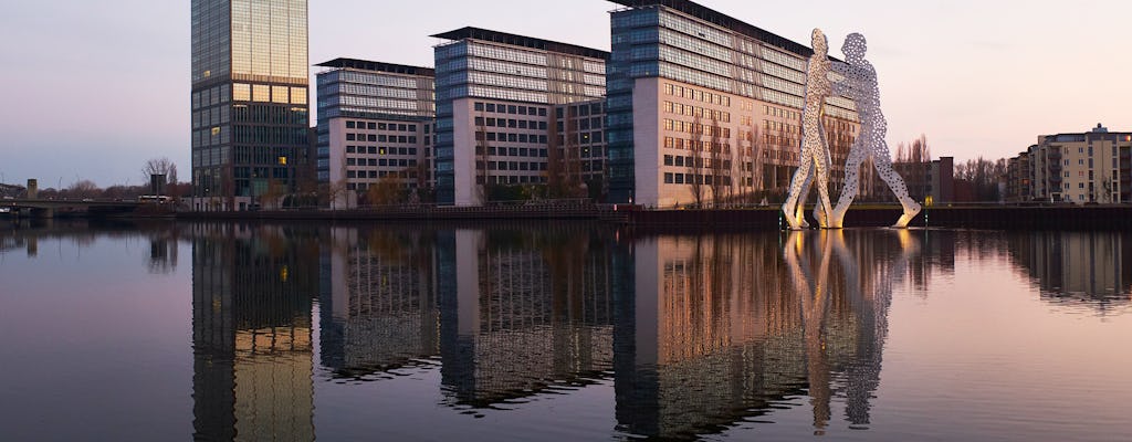 Esplora l'architettura impressionante lungo il fiume Sprea in un tour fotografico privato