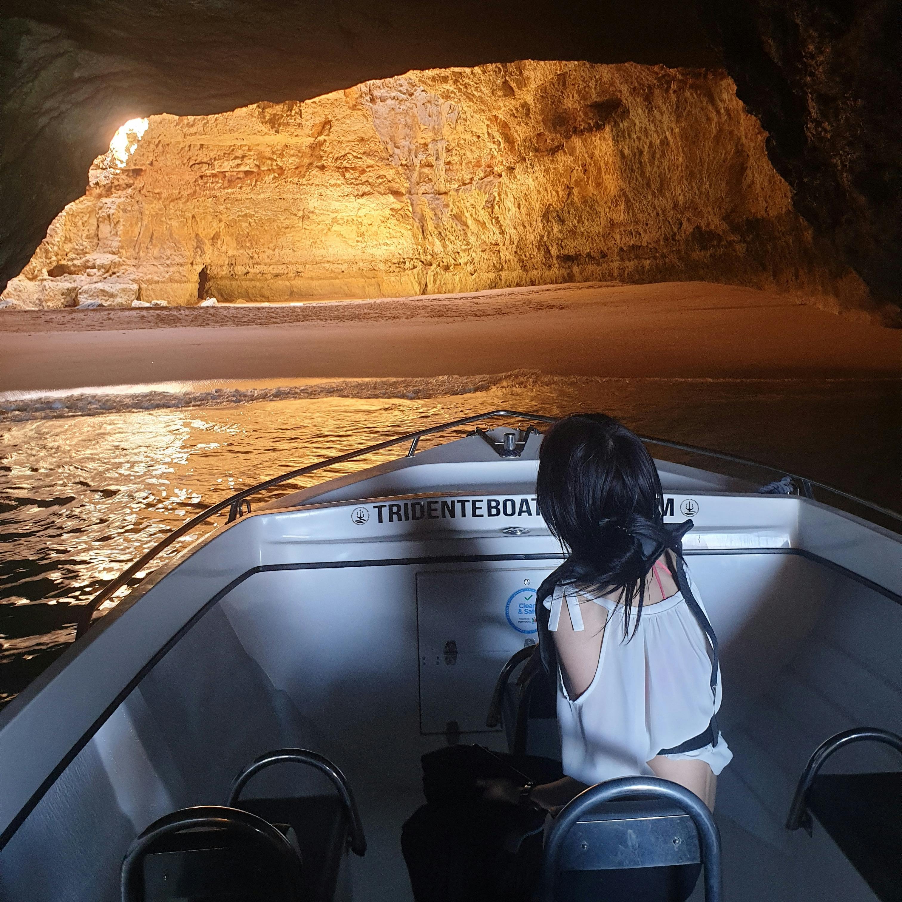 Passeio de barco privado nas cavernas de Benagil