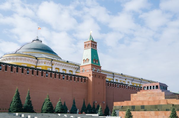 Wandeltocht langs de muren van het Kremlin van het Rode Plein naar de Alexandertuin
