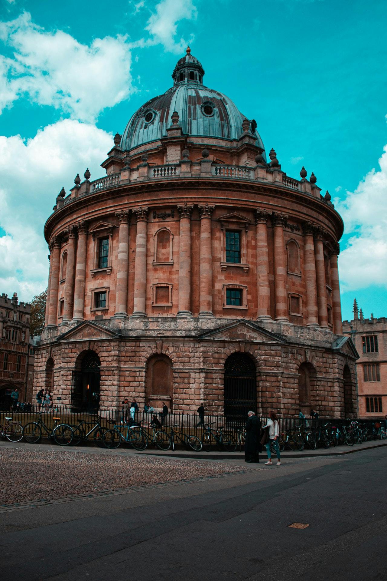 Oxford self-guided walking tour on its University and traditions