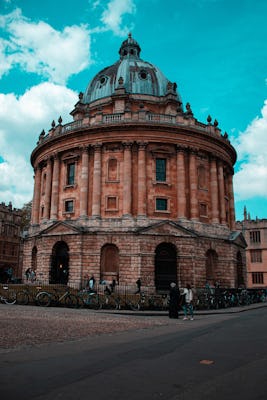 Excursão a pé autoguiada em Oxford em sua universidade e tradições