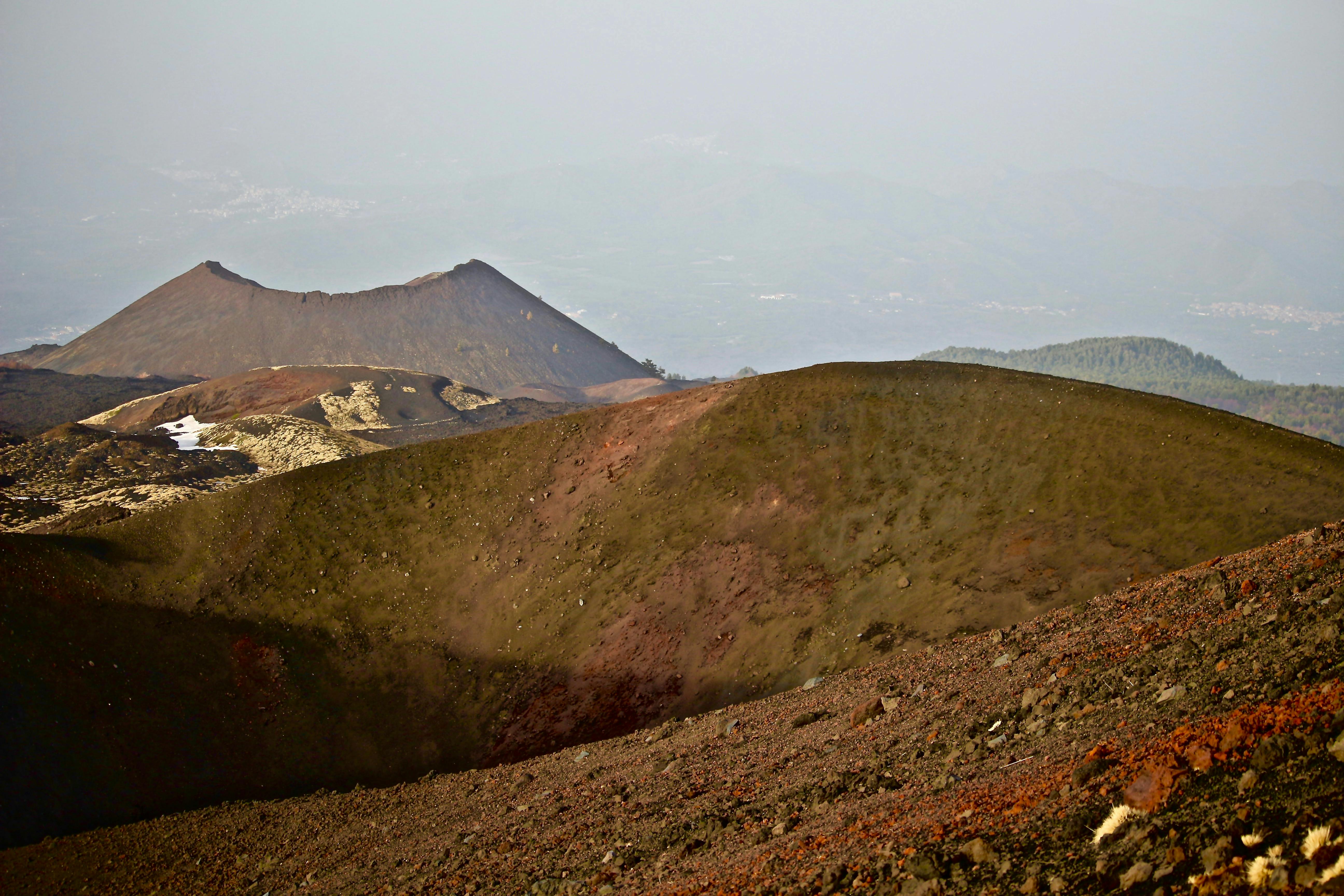 Excursão de trekking guiada às crateras do Etna