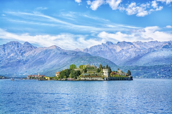 Private cruise discovering the villas of Lake Maggiore