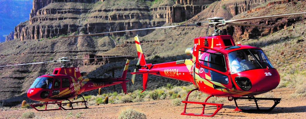 Dagtrip naar Grand Canyon West Rim per luxe limo minibus met fotostop bij de Hoover Dam, helikoptervlucht en ticket voor de Skywalk